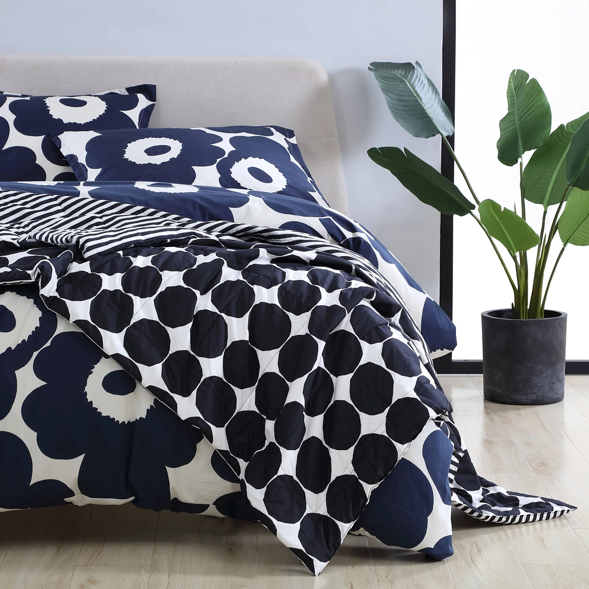Marimekko Kivet Black / Ajo Black Reversible Throw 4 Marimekko Kivet Black / Ajo Black Reversible Throw - Image 2