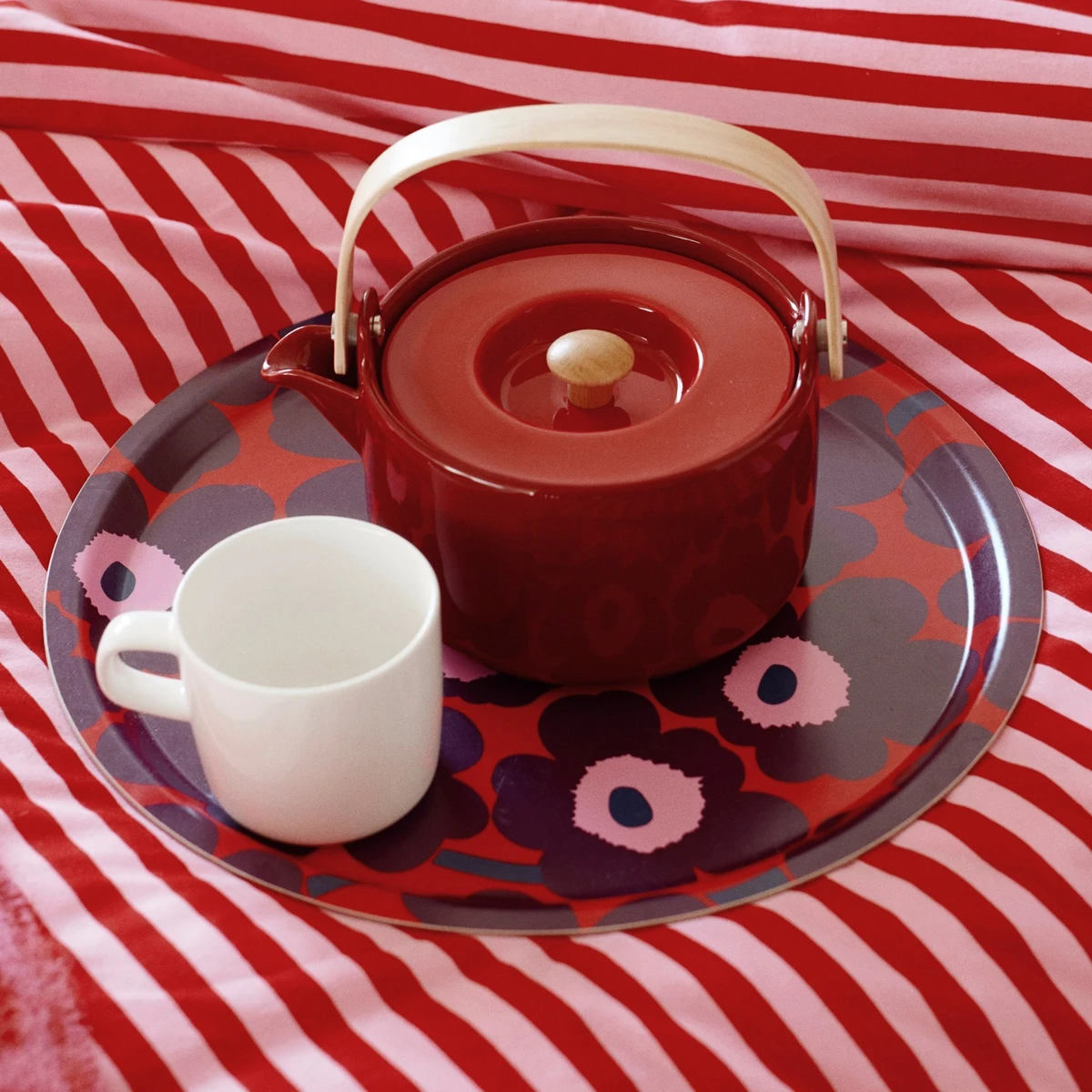 Marimekko Oiva Red Teapot 4 Marimekko Oiva Red Teapot - Image 2