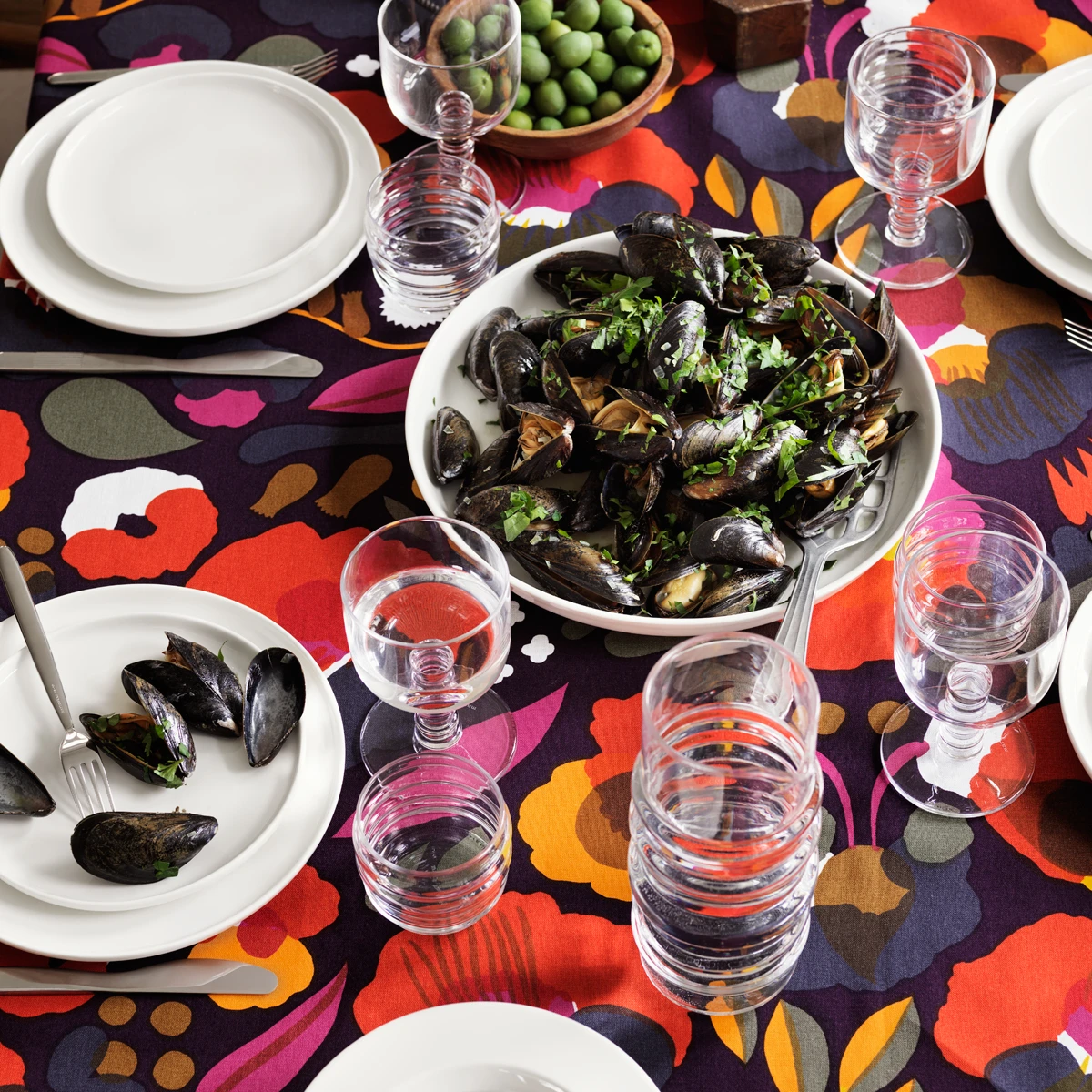 Marimekko Oiva White Dinner Plate 7 Marimekko Oiva White Dinner Plate - Image 5