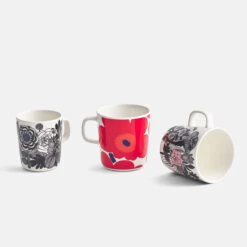 Marimekko Siirtolapuutarha Black / Blue Mug -Marimekko marimekko siirtolapuutarha black blue mug 57