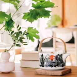 Marimekko Siirtolapuutarha Teapot -Marimekko marimekko siirtolapuutarha teapot 121