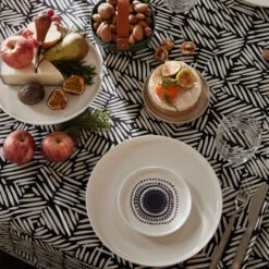 Marimekko Svaale White / Plum Snack Plate