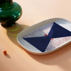 Marimekko Tomina White / Dark Blue / Red Serving Plate -Marimekko marimekko tomina white dark blue red serving plate 18