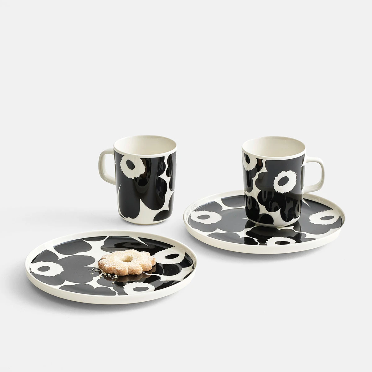 Marimekko Unikko White / Black Salad Plate 5 Marimekko Unikko White / Black Salad Plate - Image 3