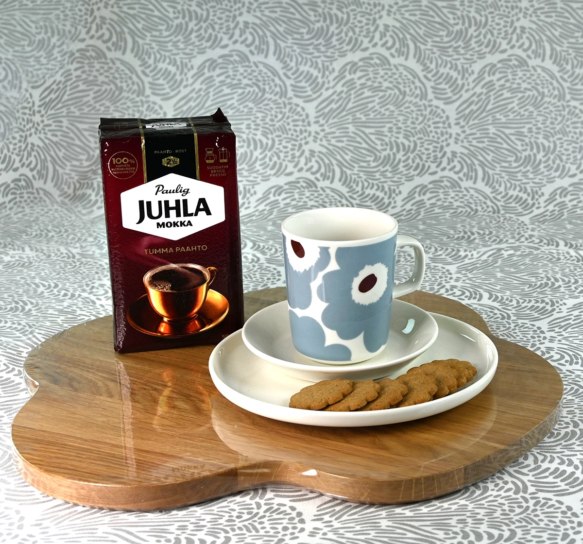 Marimekko Unikko White / Blue / Burgundy Mug 4 Marimekko Unikko White / Blue / Burgundy Mug - Image 2