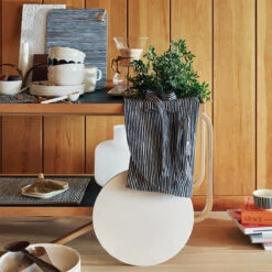 Marimekko Varvunraita Cutting Board -Marimekko marimekko varvunraita chopping board white black 97